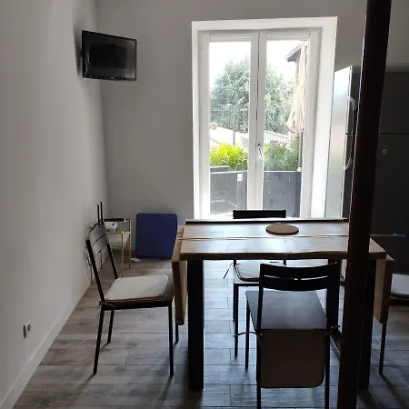 Apartment Trevoux: Loft Ravissant Avec Terrasse *
